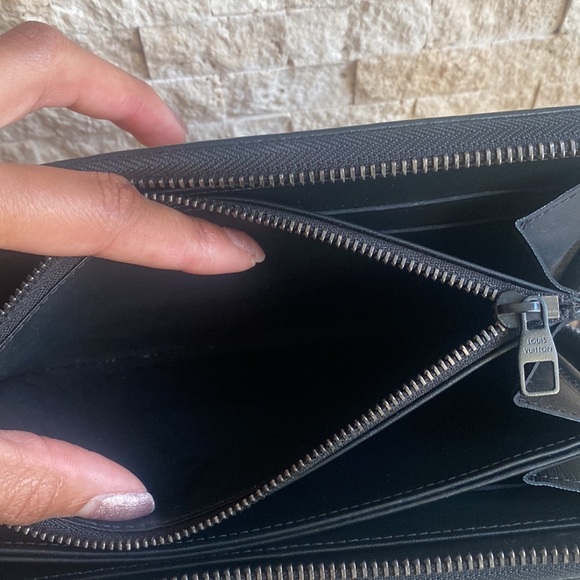 Louis Vuitton white, black, and red graphic wallet. Excellent condition. - Picture 7 of 7